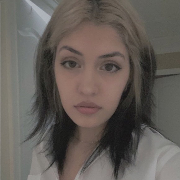 Meet your Posher, Camila - Picture 1 of 1